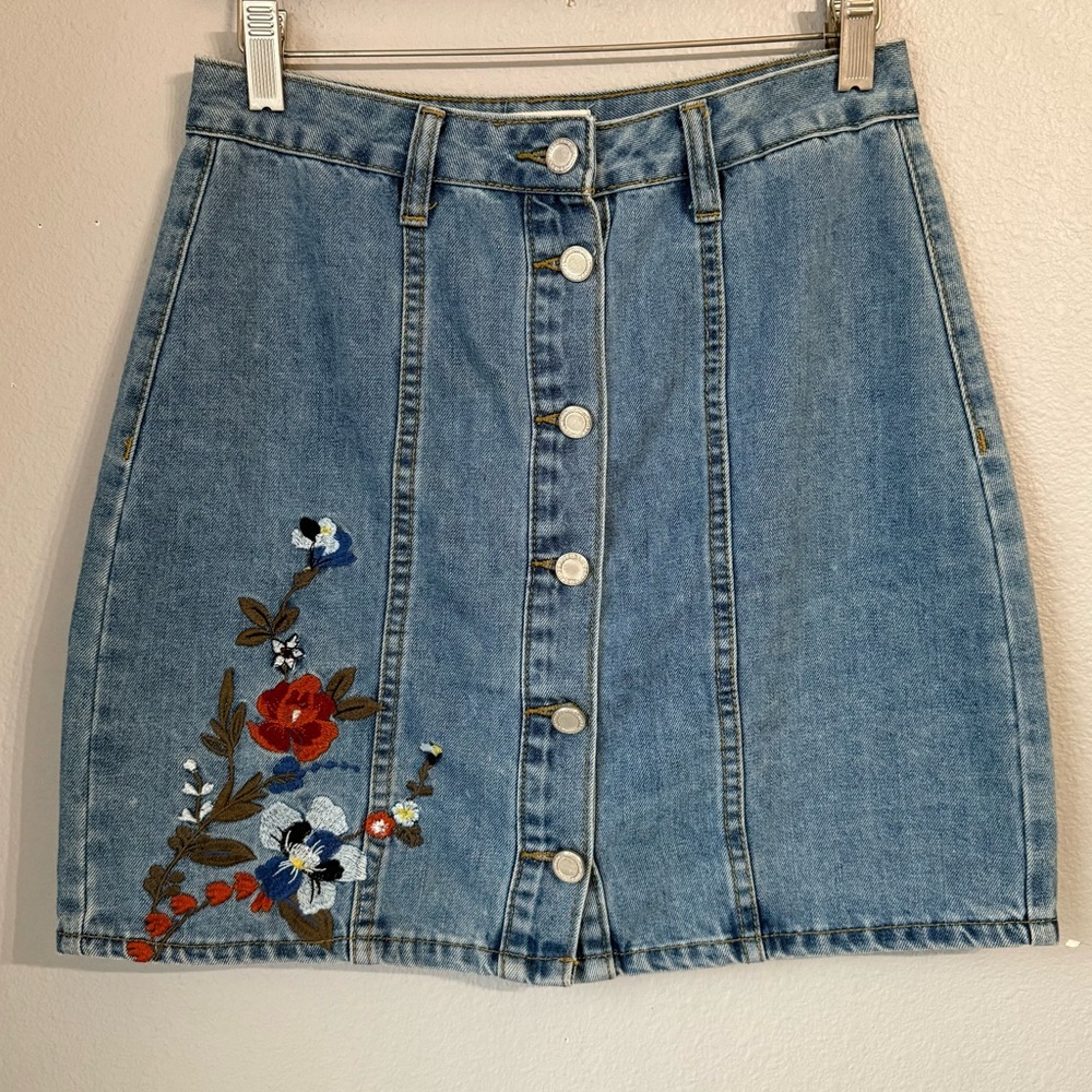 Blu Pepper Blue Denim Button Up Mini Skirt Floral Embroidery Women’s Size Small